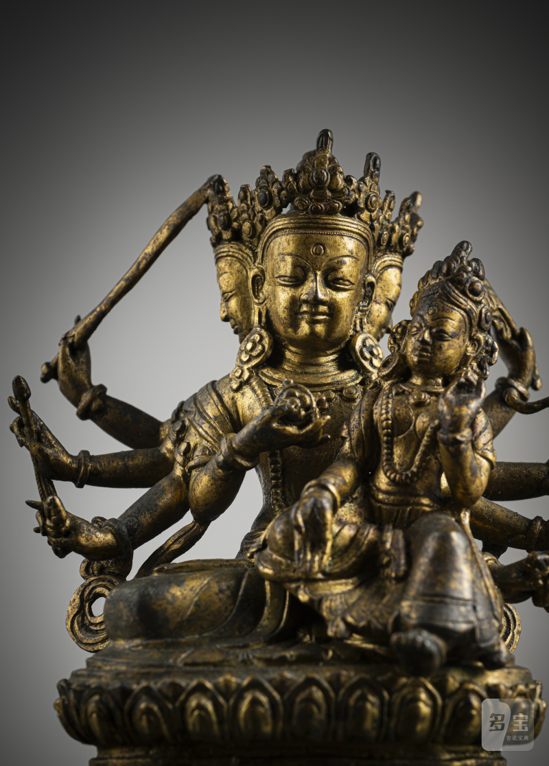 A GILT-BRONZE FIGURE OF MANJUGOSHA AND CONSORT - 图3